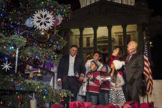 Photo Release: Governor Brown Hosts 85th Annual Capitol Christmas Tree Lighting Ceremony