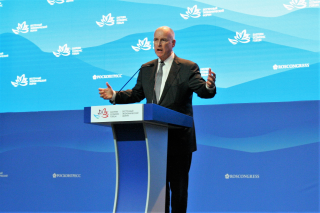 Governor Brown Calls for Deeper Trans-Pacific Collaboration on Climate Change at Eastern Economic Forum in Vladivostok